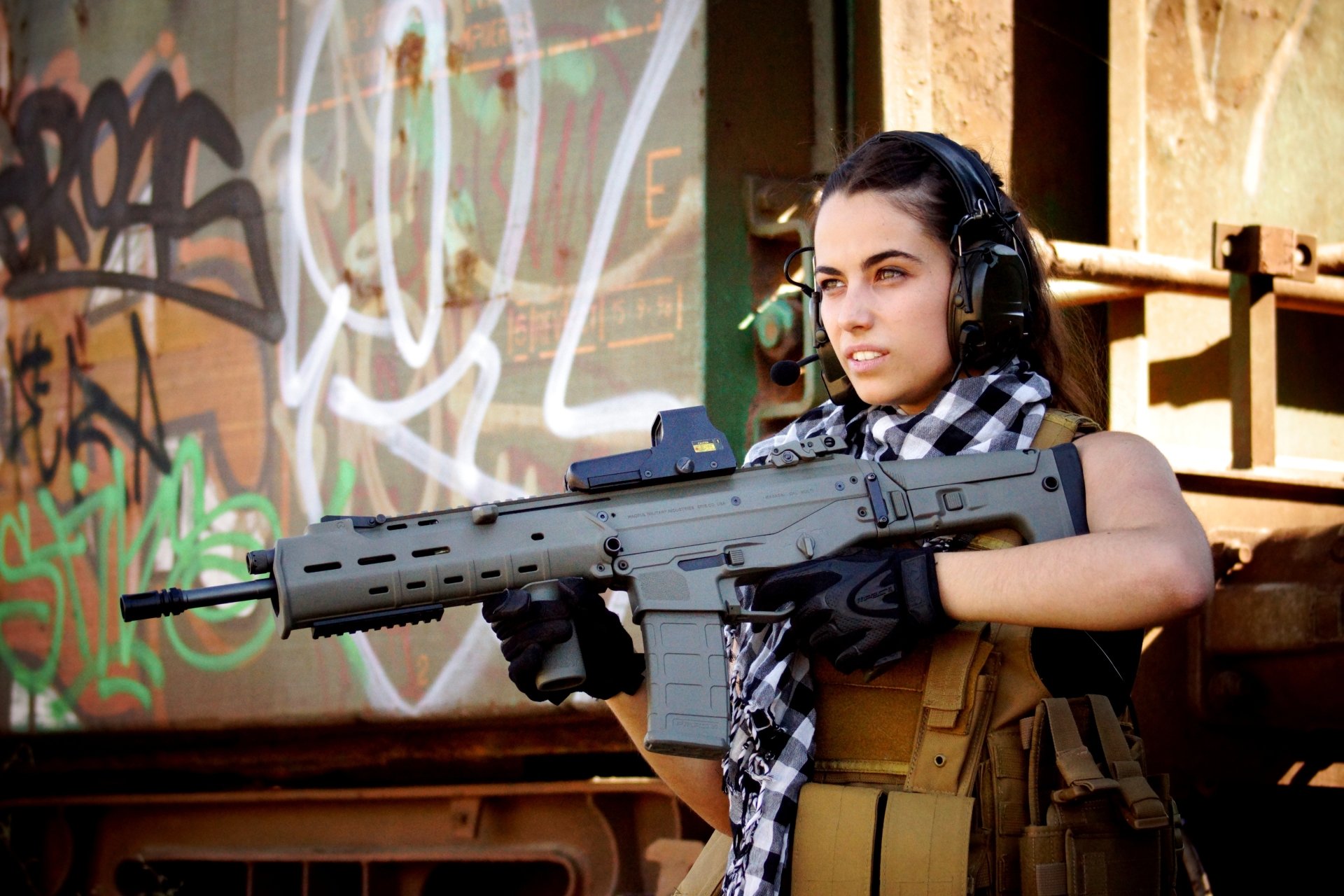 소녀와 총 벽지,총,총기,돌격 소총,장난감 총,장난감 총