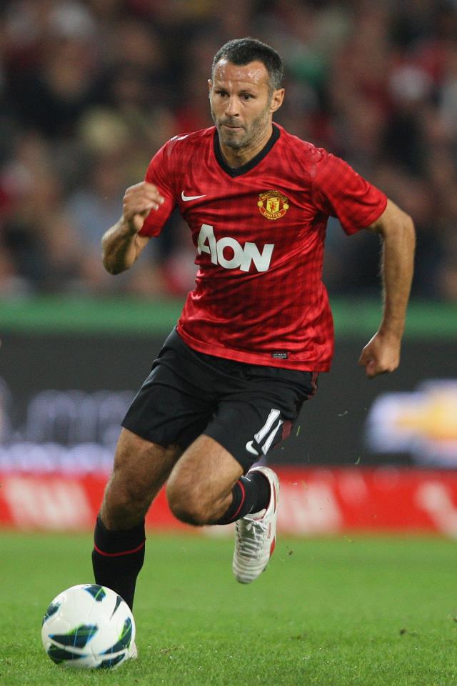 fond d'écran ryan giggs,des sports,joueur de football,équipement sportif,joueur de football,joueur