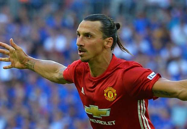 ibrahimovic wallpaper man utd,player,football player,sports,ball game,soccer player