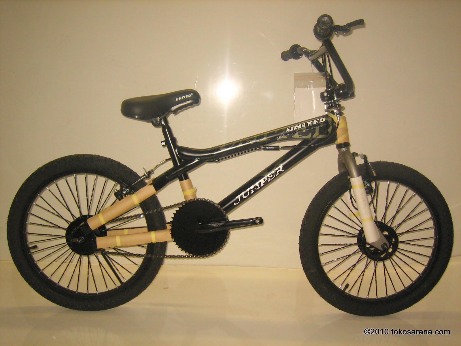 wallpaper sepeda bmx,vehicle,bicycle part,bicycle,bicycle wheel,freestyle bmx