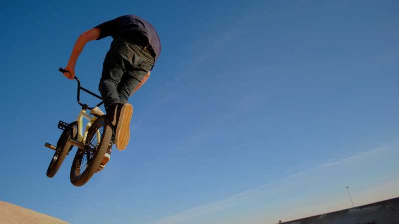 wallpaper sepeda bmx,freestyle bmx,stunt performer,extreme sport,sky,stunt