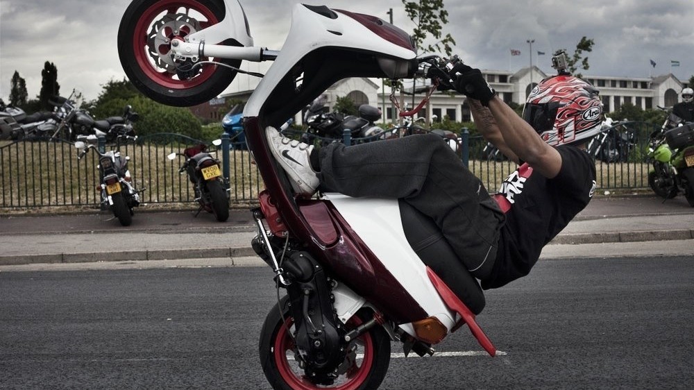 バイクライフ壁紙,スタントパフォーマー,スタント,車両,モーターサイクリング,オートバイ