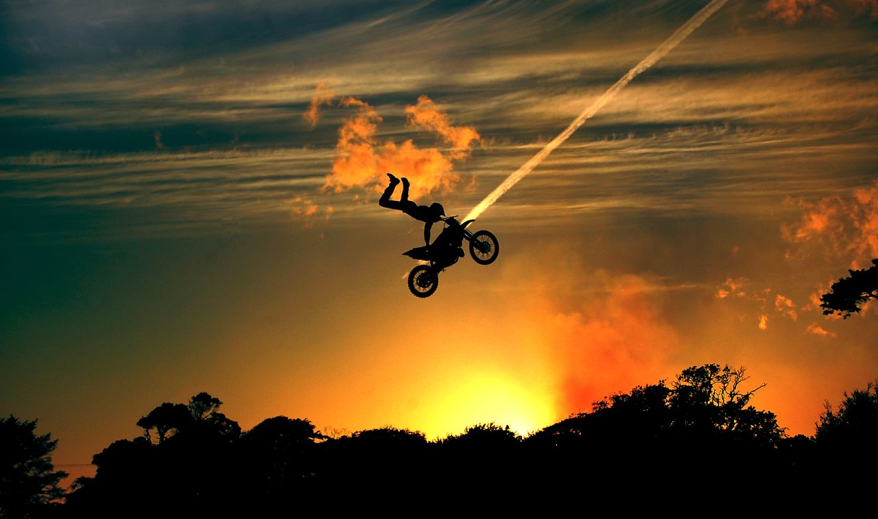vélo fond d'écran en direct,ciel,motocross freestyle,interprète cascadeur,motocross,sport