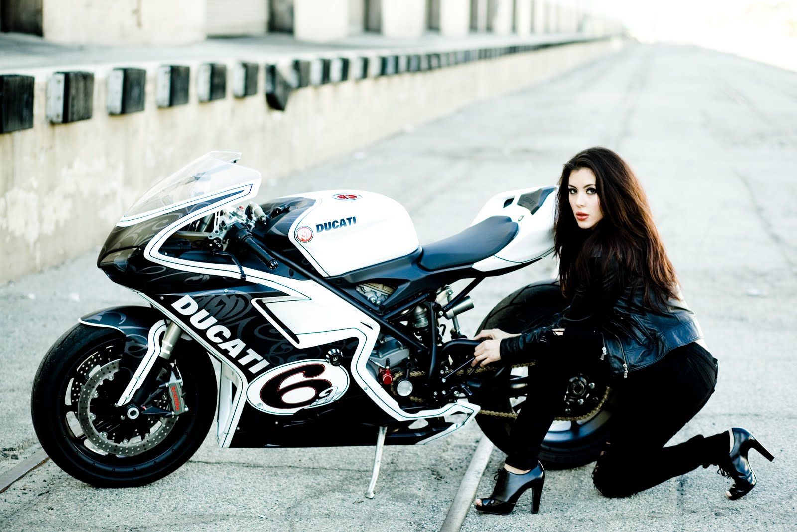 motorcycle girl wallpaper,land vehicle,vehicle,motorcycle,motorcycle helmet,motor vehicle