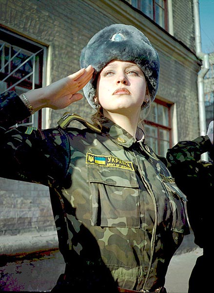 fondo de pantalla de chica del ejército,uniforme militar,soldado,camuflaje militar,militar,ejército