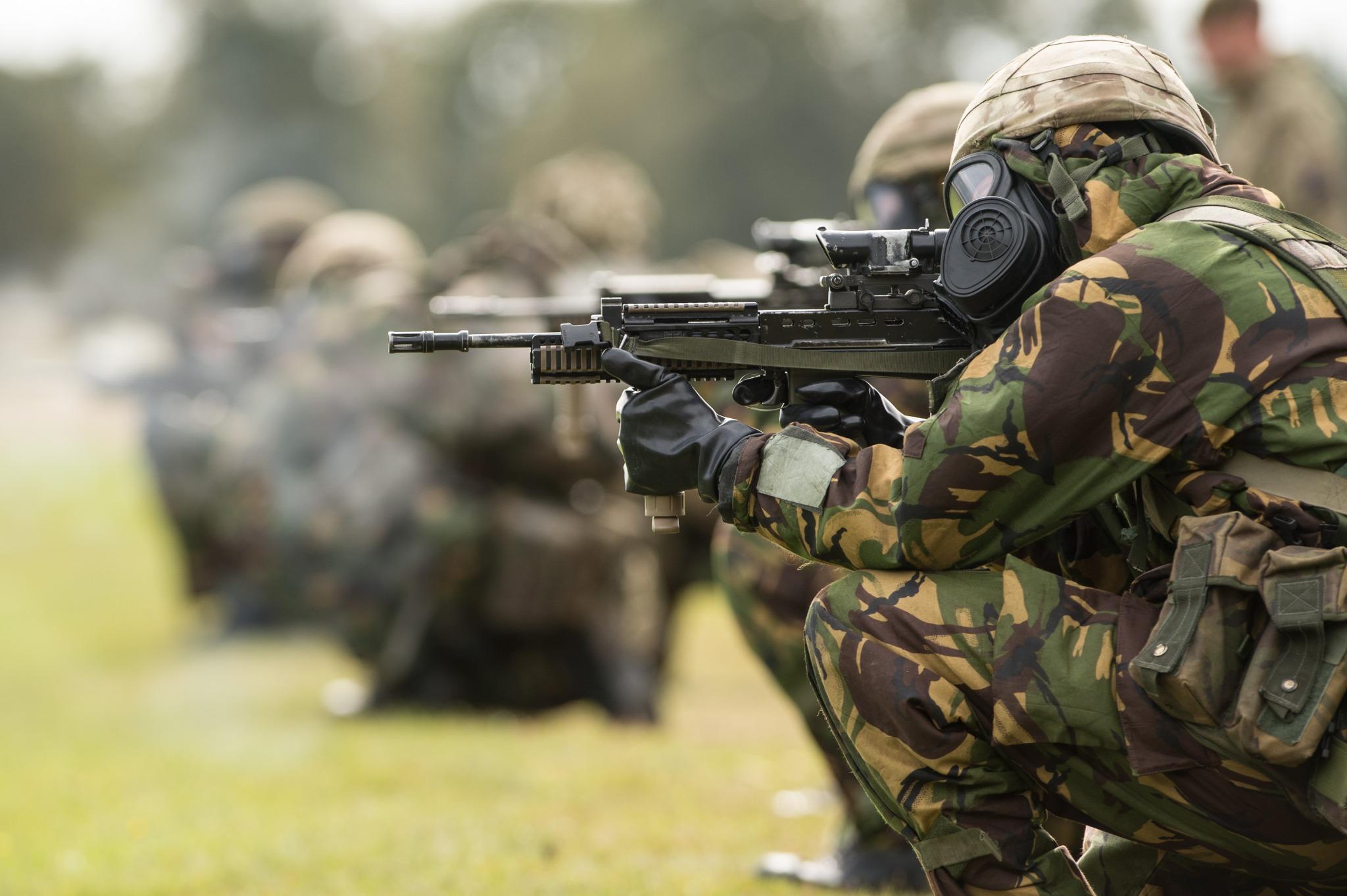 fondo de pantalla del ejército británico,soldado,militar,ejército,pistola,camuflaje militar