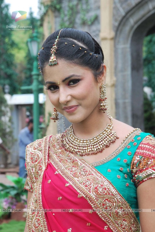 star plus tv serials actress wallpaper,hair,sari,pink,hairstyle,tradition