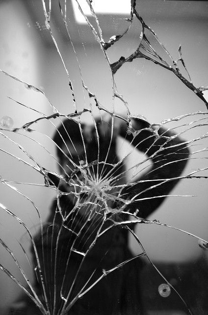 broken mirror wallpaper,black and white,monochrome photography,white,monochrome,still life photography