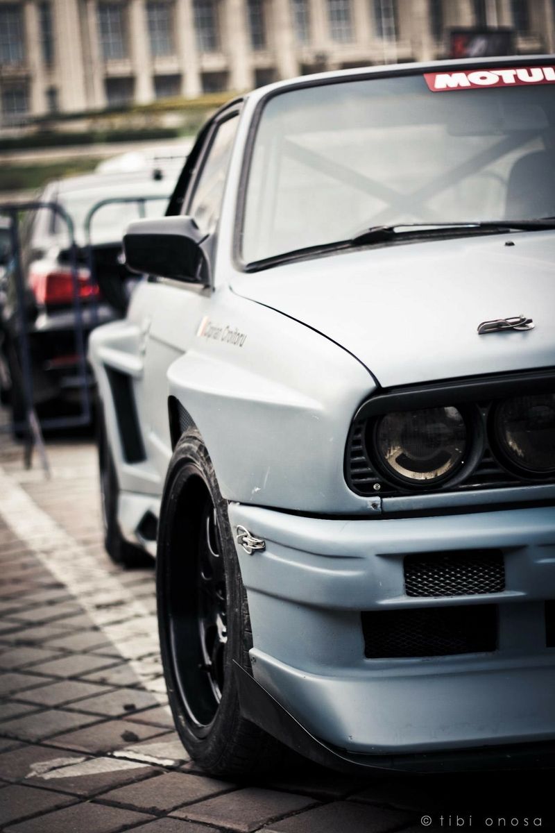 bmw hd wallpaper iphone,land vehicle,vehicle,car,coupé,bmw 3 series (e30)