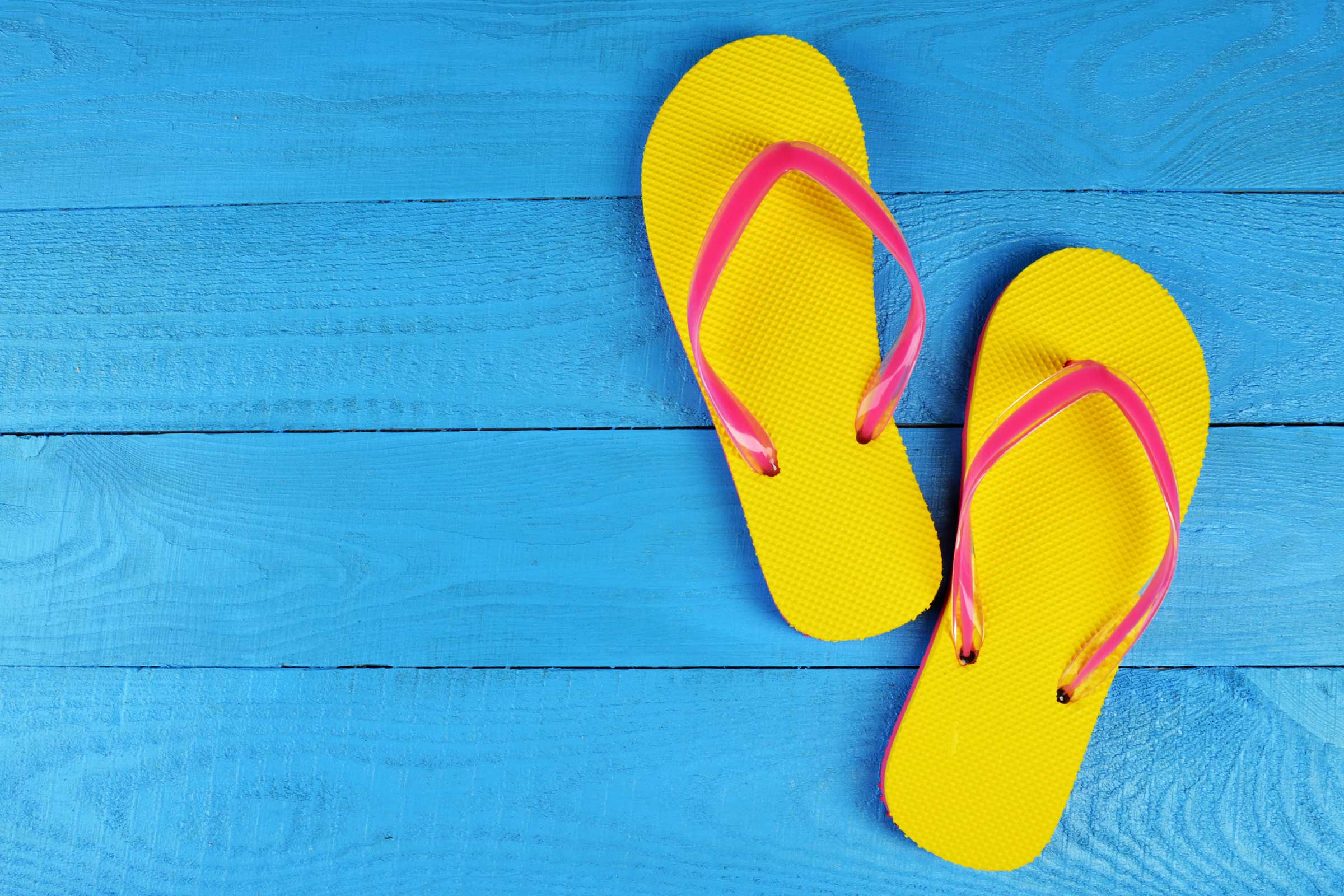 fond d'écran flip flop,chaussure,jaune,tongs,bleu,pantoufle