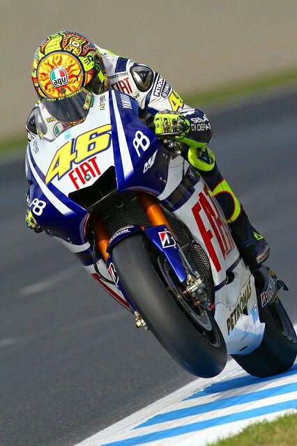 rossi wallpaper iphone,sports,racing,grand prix motorcycle racing,motorsport,motorcycle racer