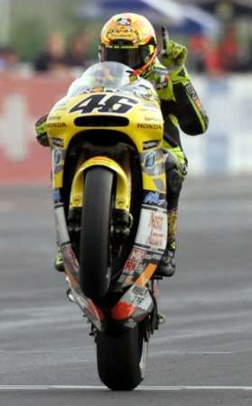 rossi wallpaper iphone,road racing,motorsport,motorcycle racer,grand prix motorcycle racing,superbike racing