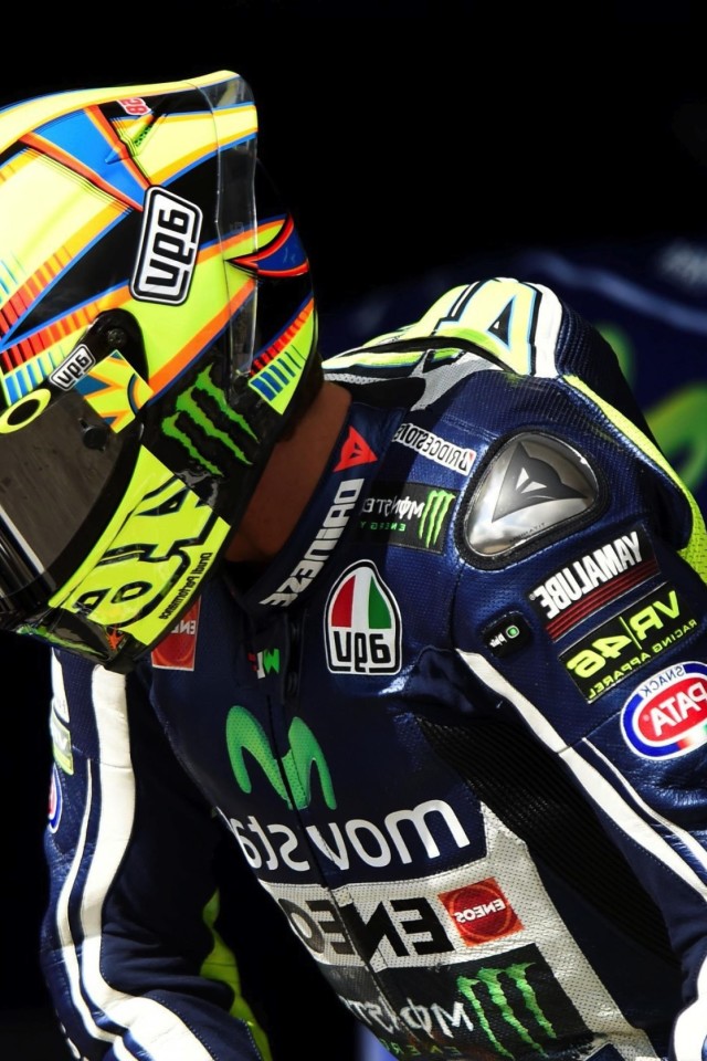 rossi wallpaper iphone,motorcycle racer,helmet,personal protective equipment,road racing,vehicle