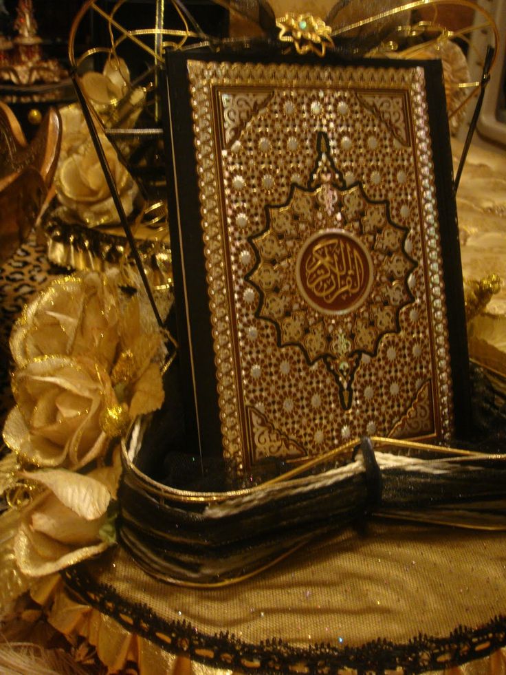 citations islamiques dans le papier peint tamoul,métal,antique,meubles