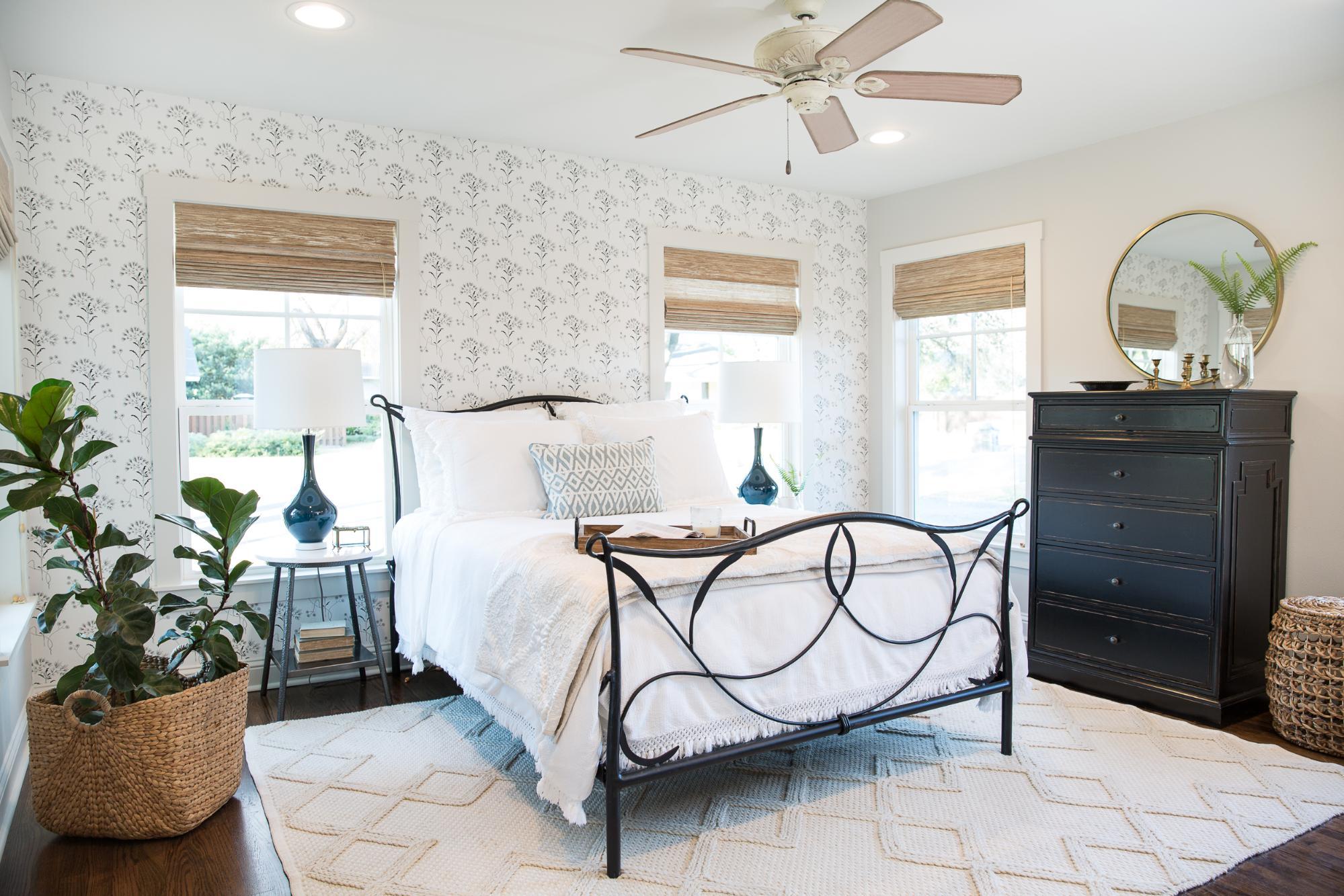 Fixer Upper Baker House WallpaperUse