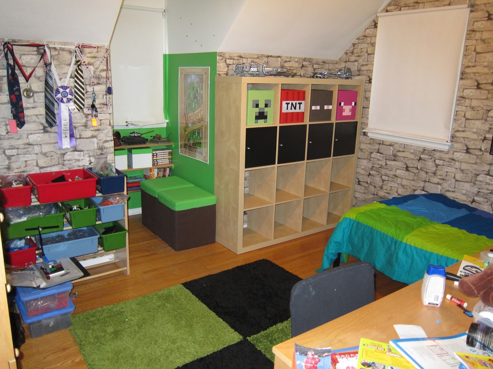 papier peint chambre minecraft,chambre,meubles,lit,design d'intérieur,lit superposé