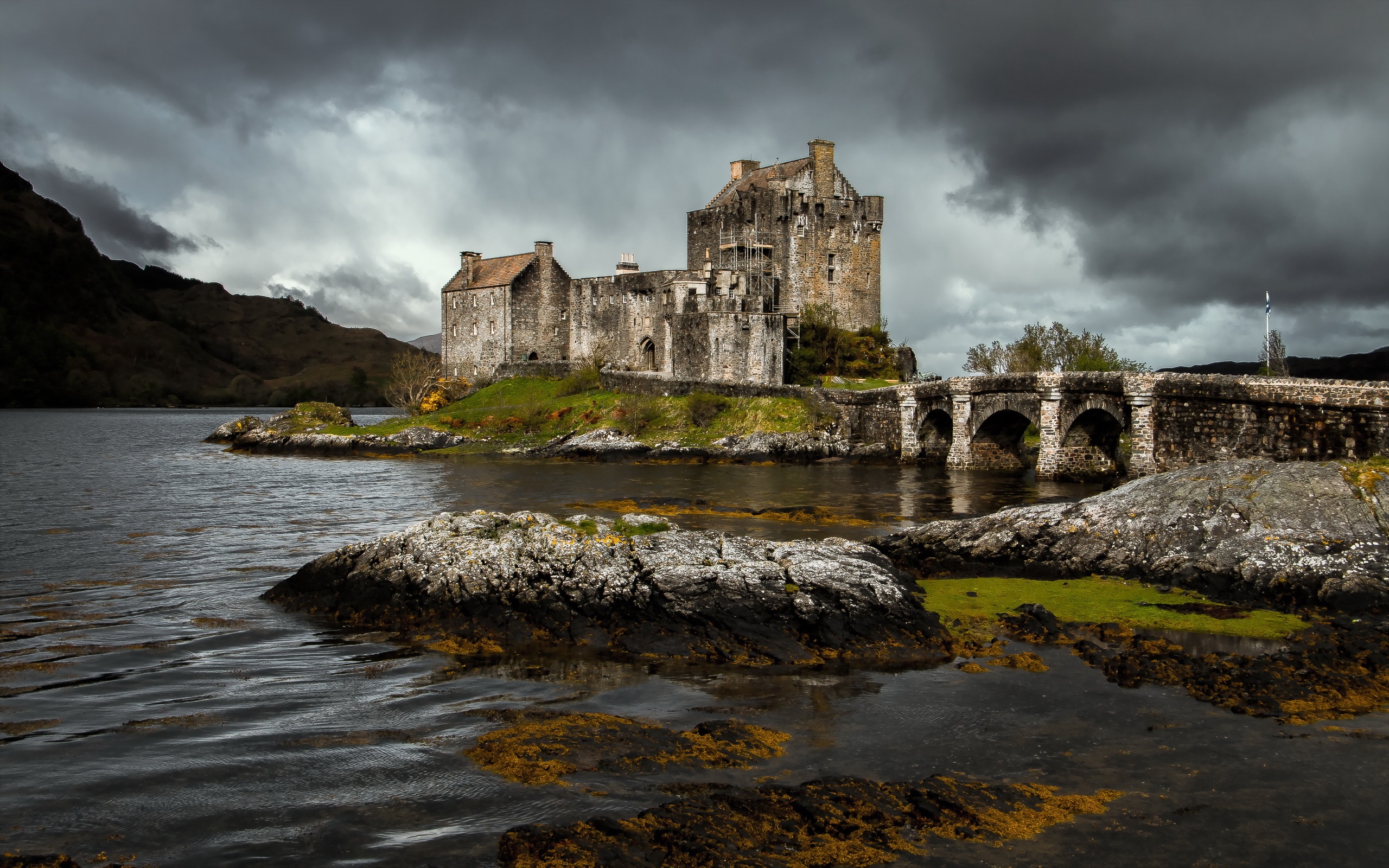 scotland iphone wallpaper,nature,castle,natural landscape,highland,loch