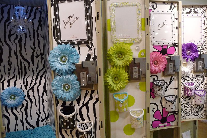 locker lookz wallpaper,room,flower,interior design,textile,curtain