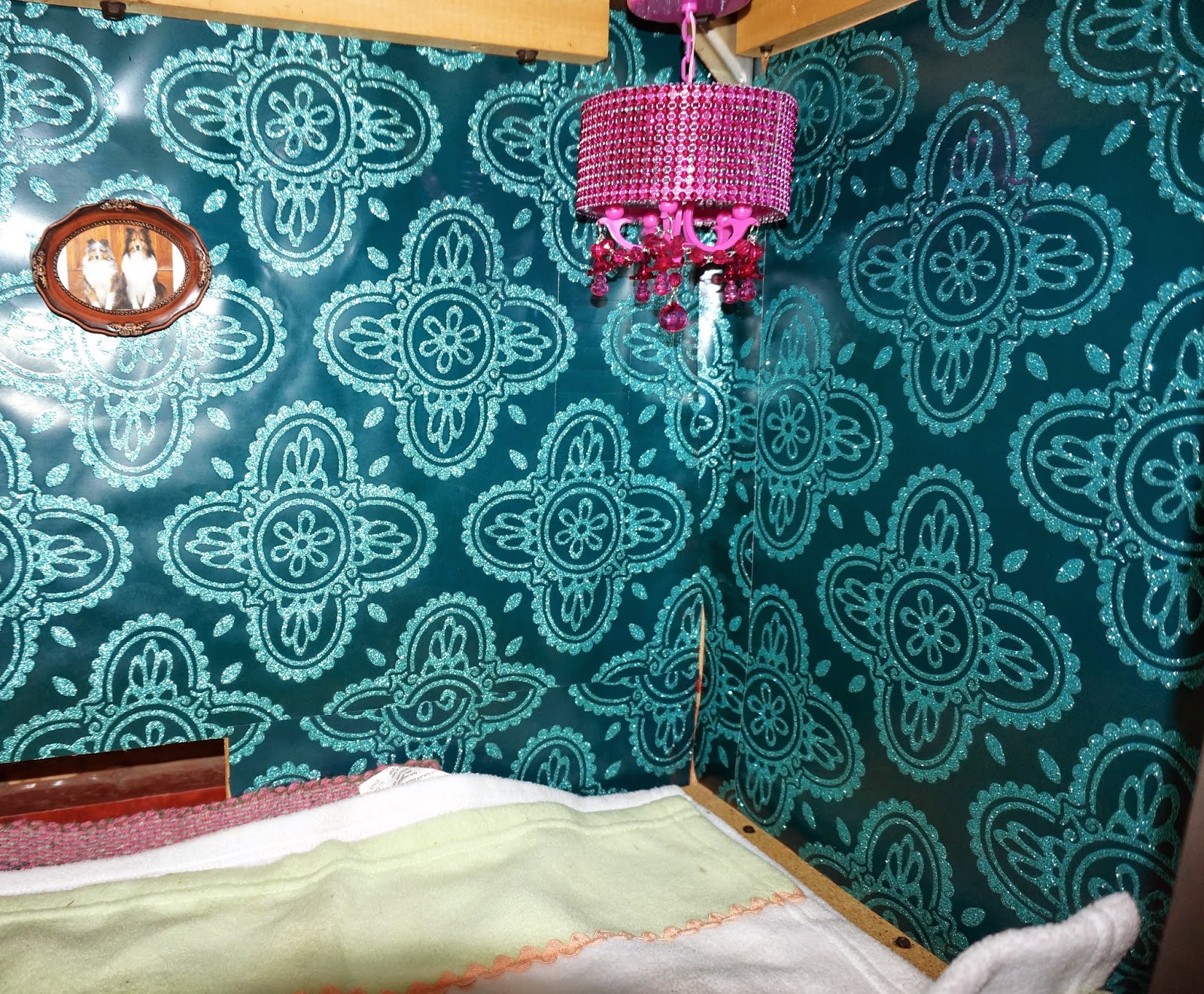 locker lookz wallpaper,turquoise,teal,aqua,magenta,pattern
