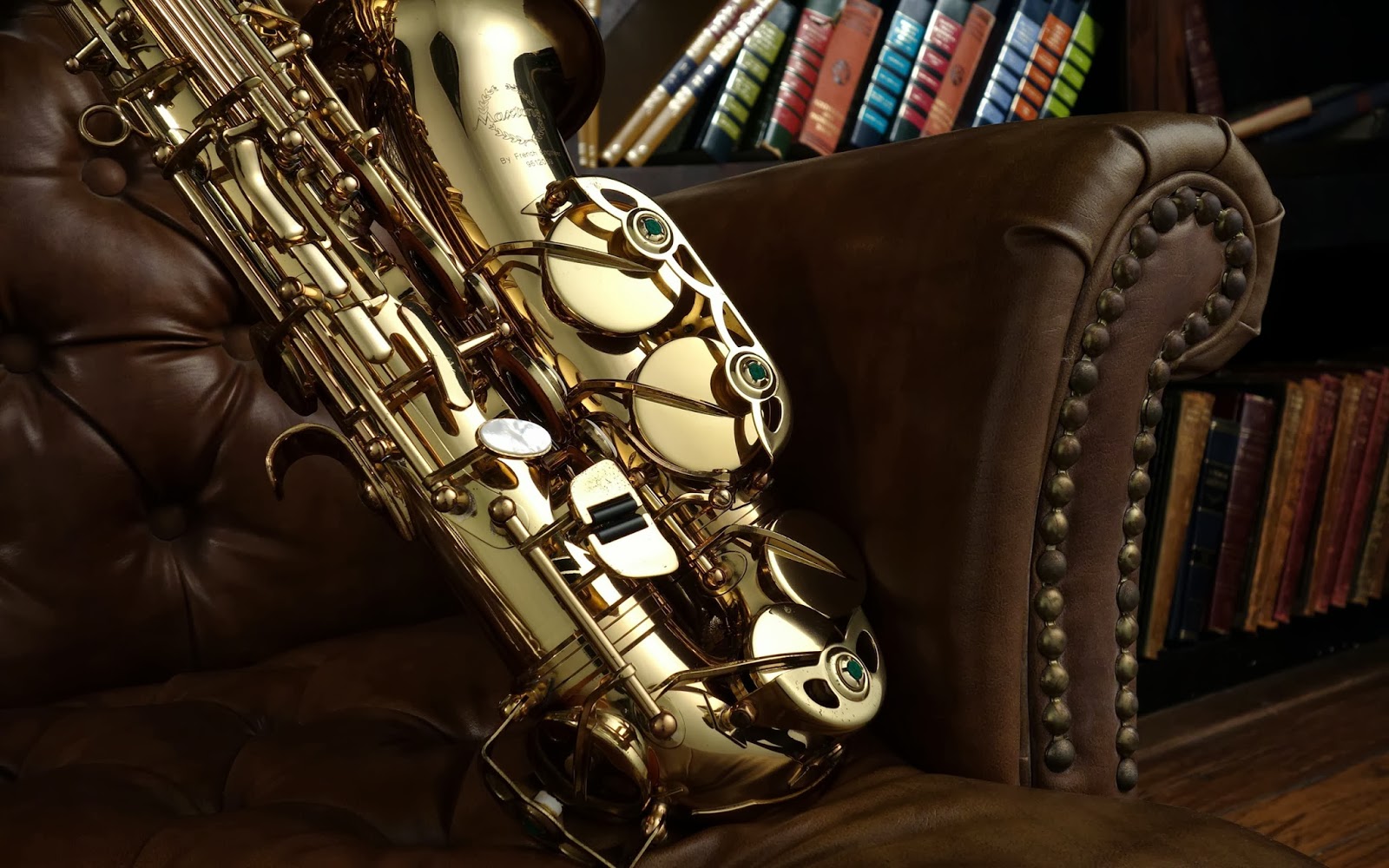 hd saxophone wallpaper,saxophone,musical instrument,clarinet family,woodwind instrument,saxophonist