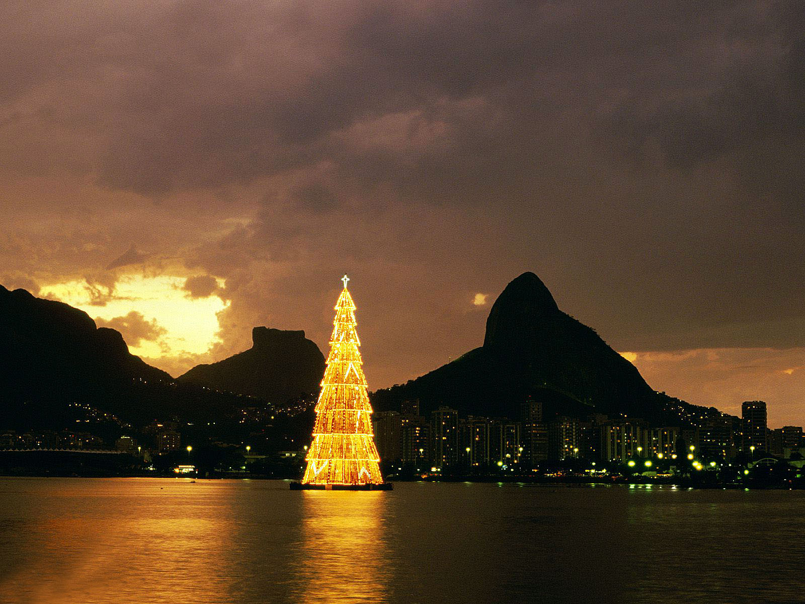 christmas pc wallpaper,sky,landmark,nature,horizon,dusk