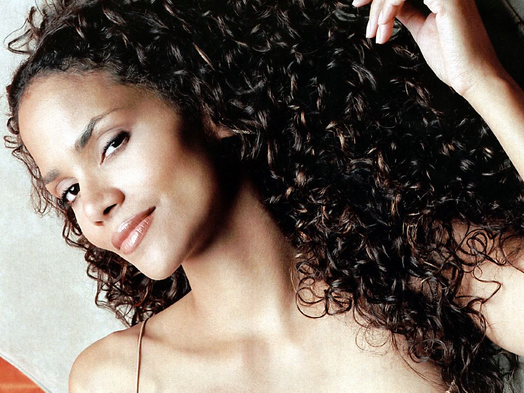 halle berry wallpaper,hair,face,hairstyle,ringlet,black hair