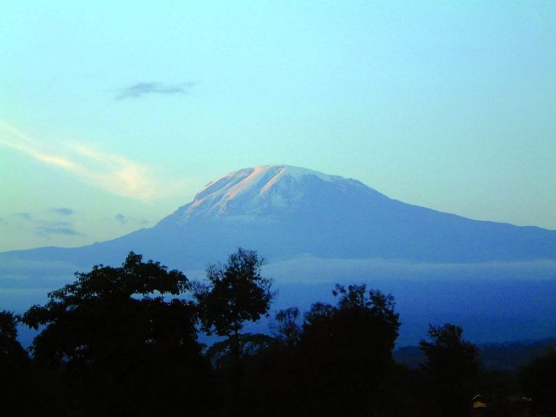 papier peint kilimandjaro,ciel,la nature,montagne,colline,station de montagne