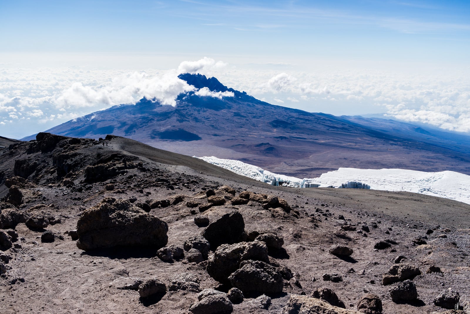 papier peint kilimandjaro,montagne,crête,chaîne de montagnes,ciel,colline