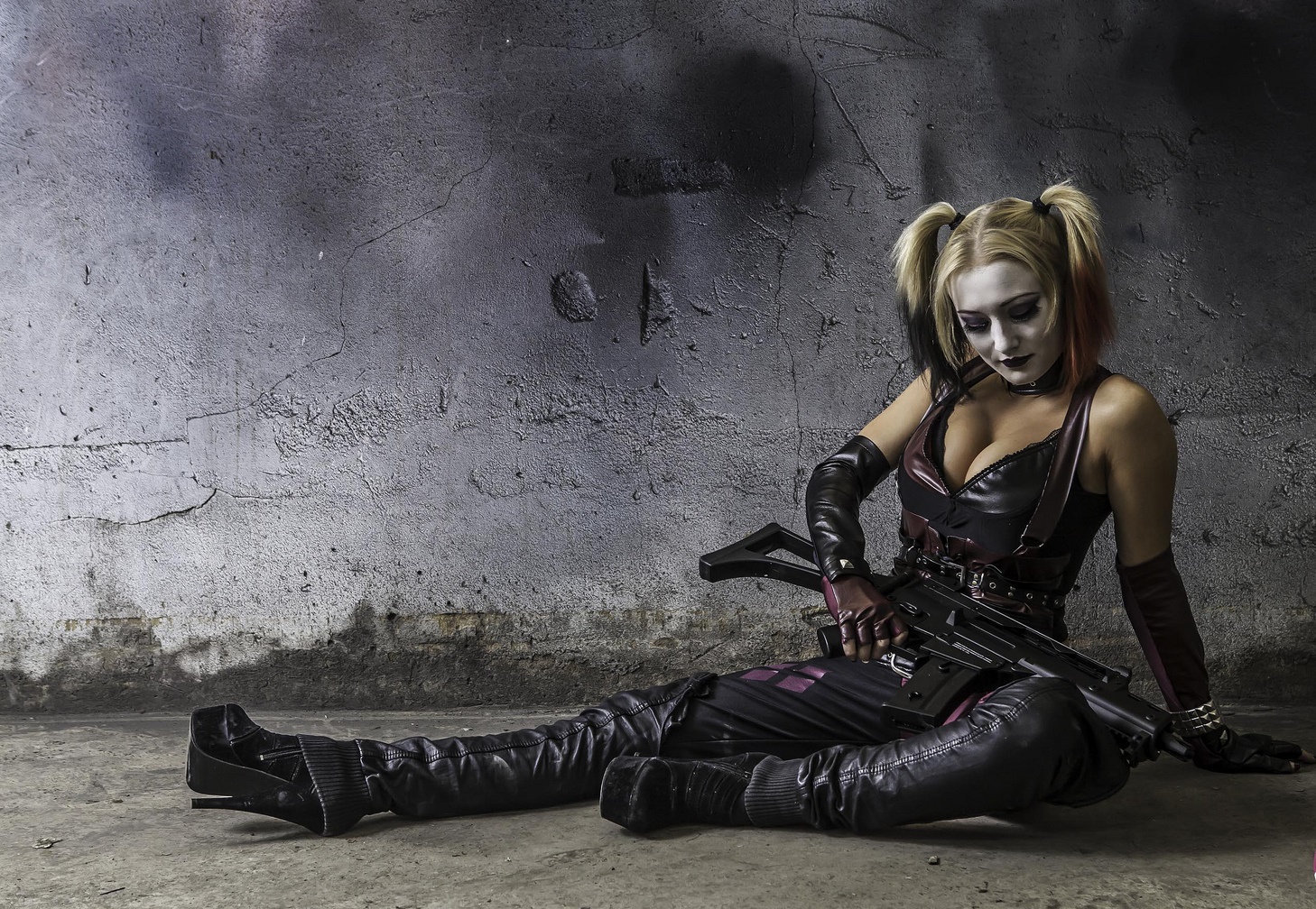 harley quinn hot wallpaper,supervillain,fictional character,fetish model,goth subculture,photography