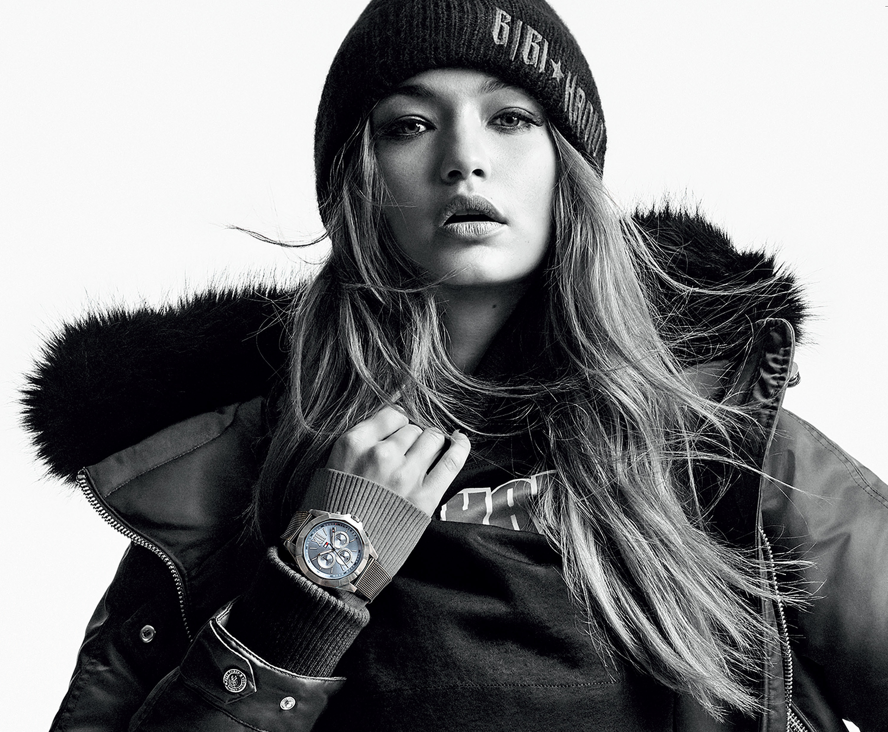 sfondo di gigi hadid per iphone,nero,bianca,beanie,freddo,bellezza