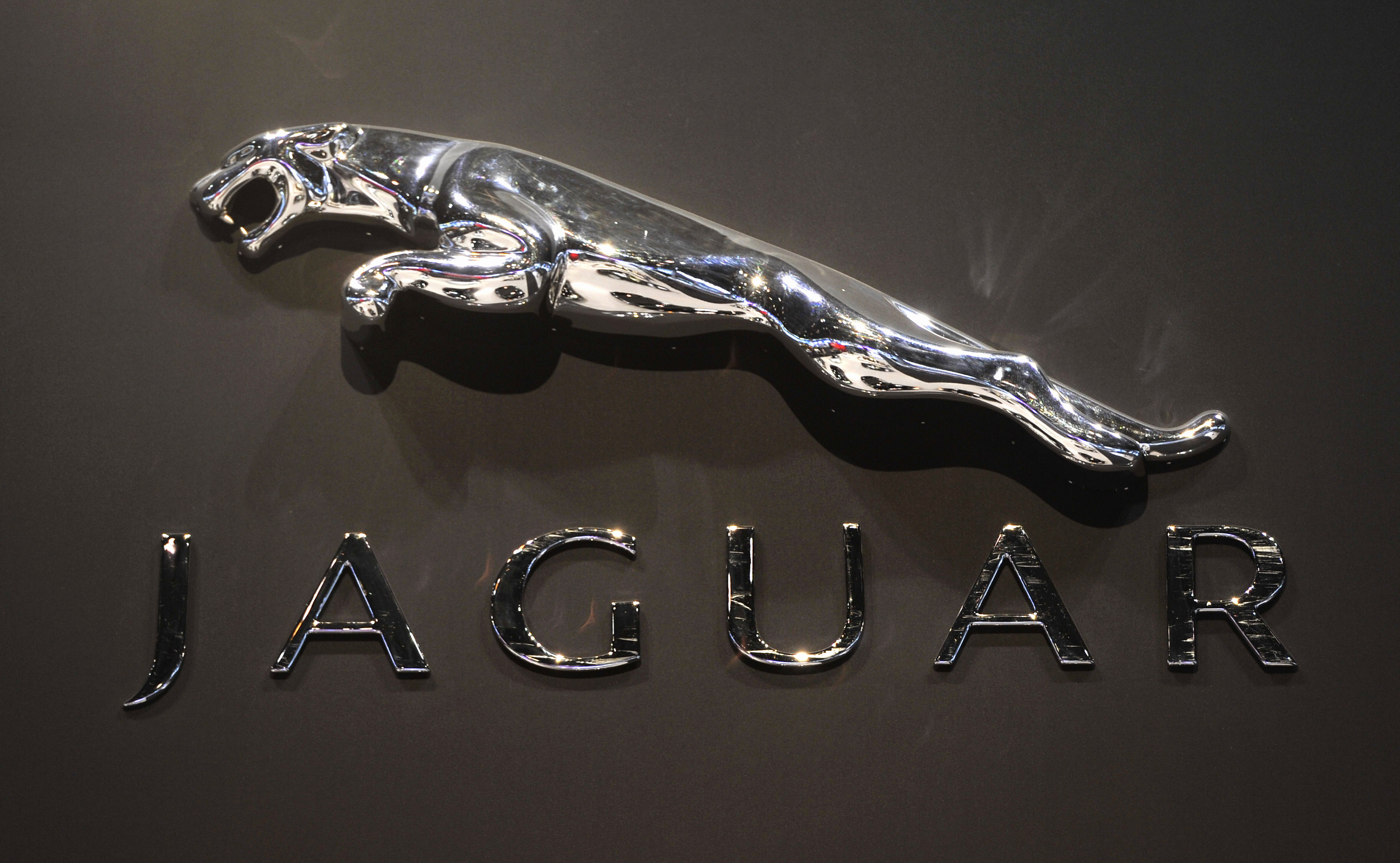 schwarz jaguar auto hd wallpaper,jaguar,luxusfahrzeug,jaguar,fahrzeug,emblem