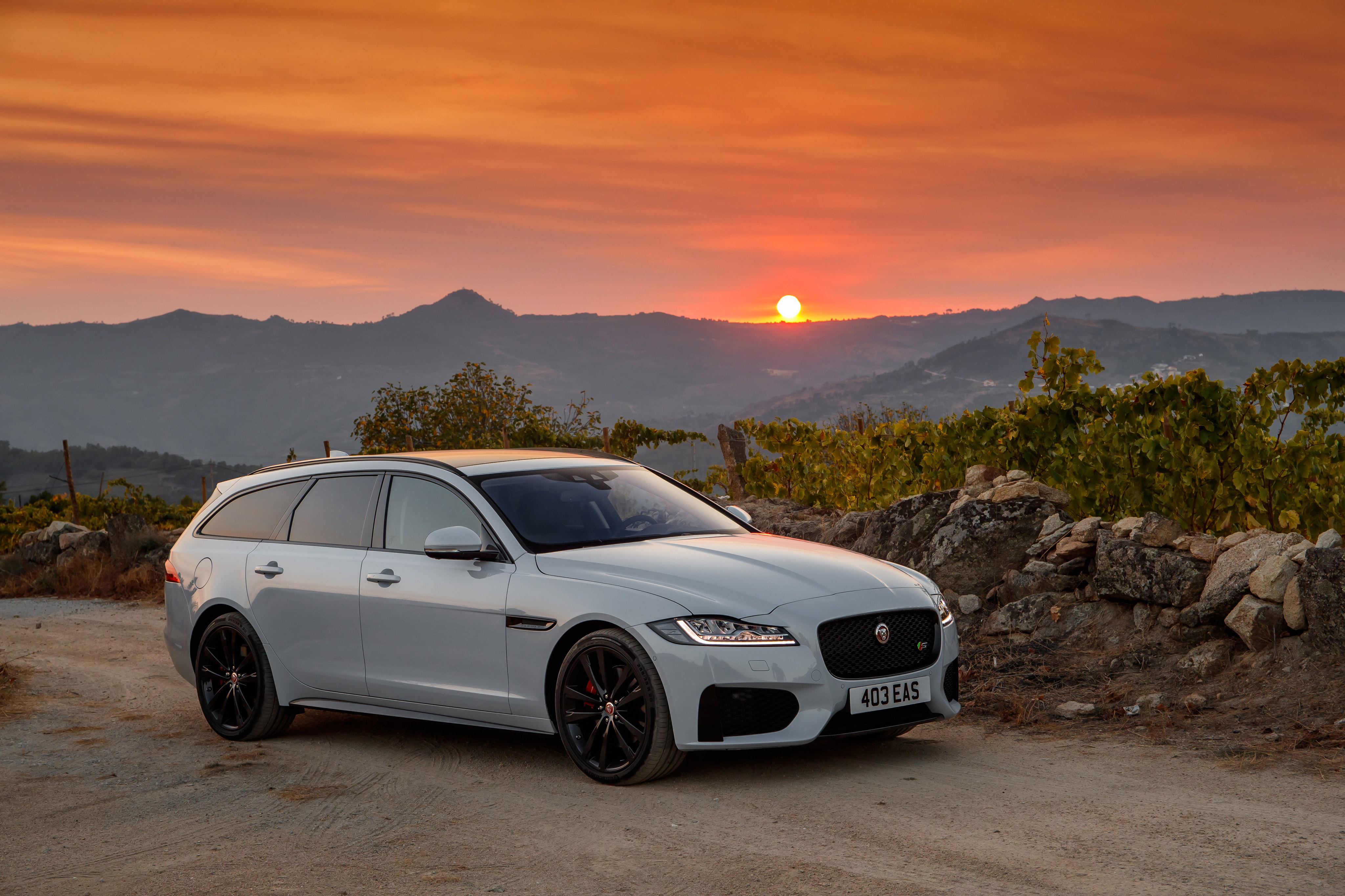 fond d'écran jaguar xf,véhicule terrestre,véhicule,voiture,véhicule de luxe,voiture de luxe personnelle