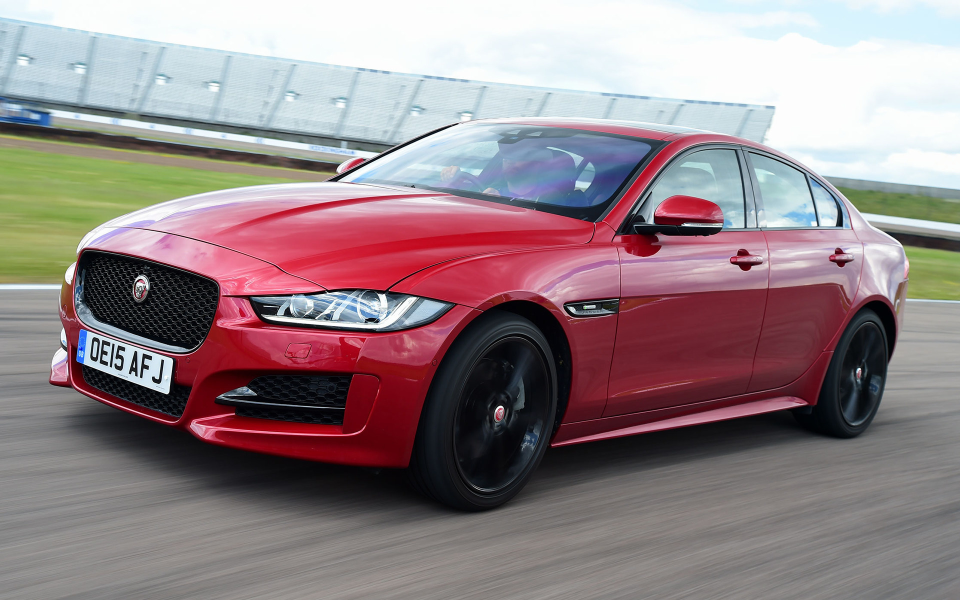 fond d'écran jaguar xe,véhicule terrestre,véhicule,véhicule de luxe,voiture,voiture de performance