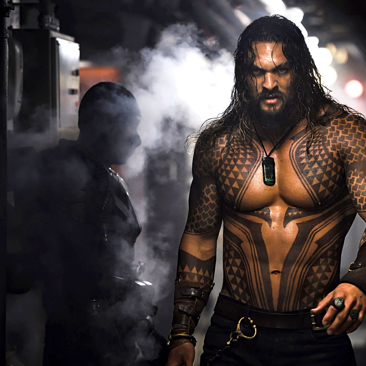 jason momoa fondo de pantalla hd,humano,tatuaje,cofre,oscuridad,película