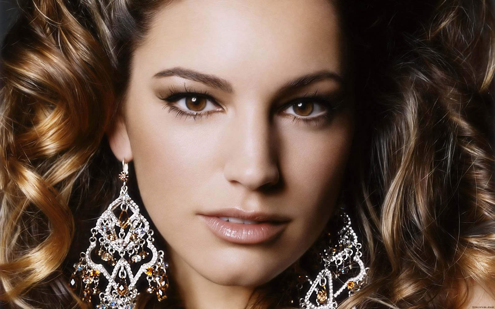 kelly brook fond d'écran hd,cheveux,visage,sourcil,coiffure,beauté