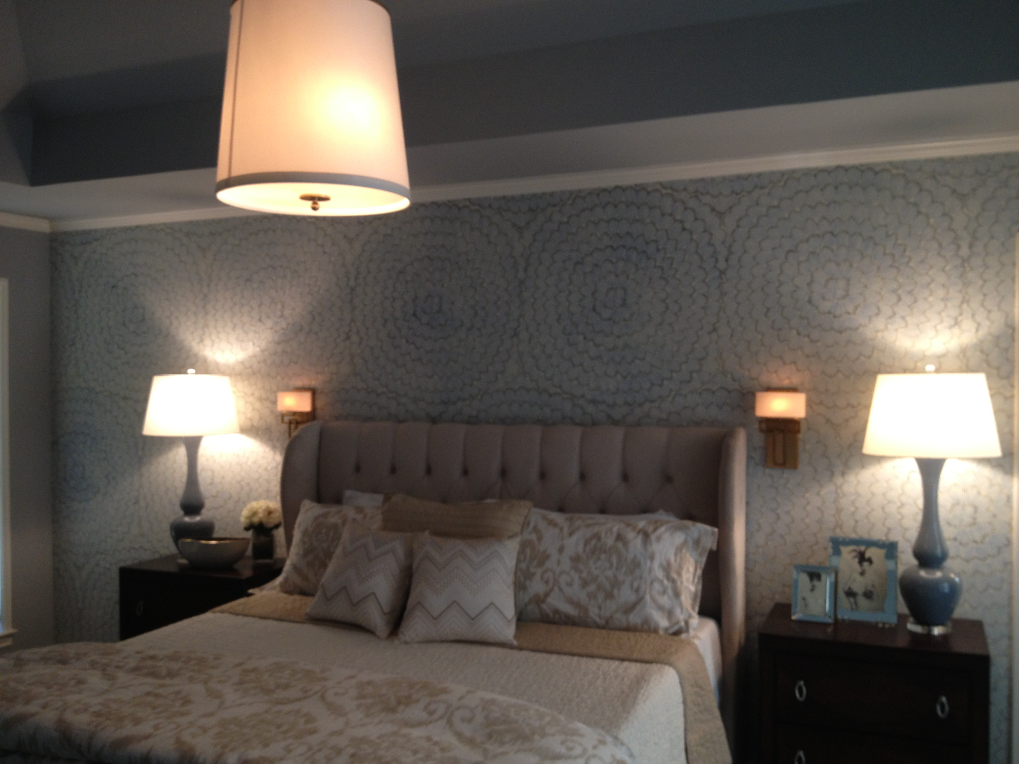 papel tapiz de floración,dormitorio,habitación,mueble,propiedad,diseño de interiores