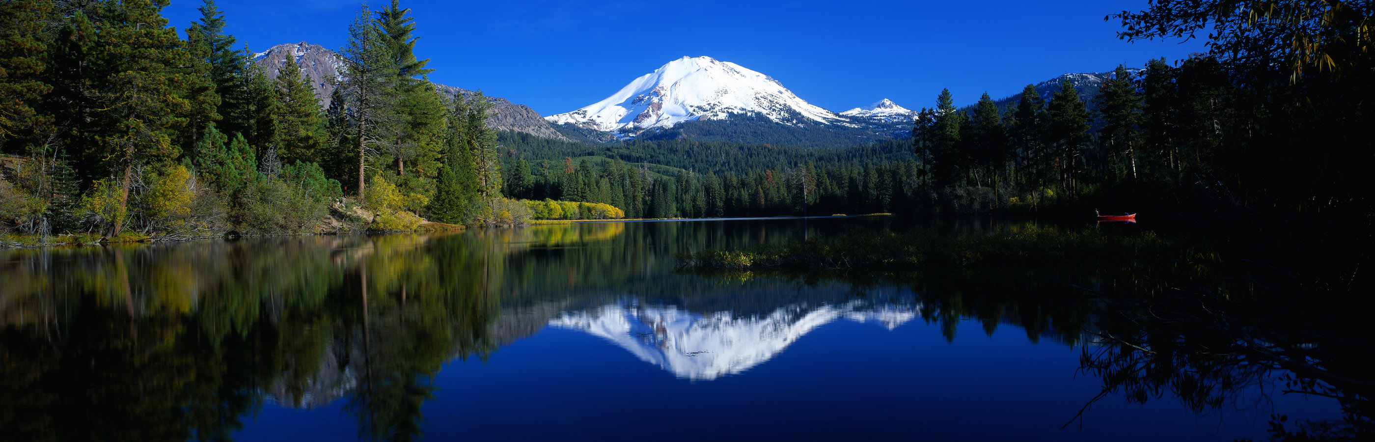 fondo de pantalla de lake tahoe,reflexión,naturaleza,paisaje natural,montaña,cuerpo de agua