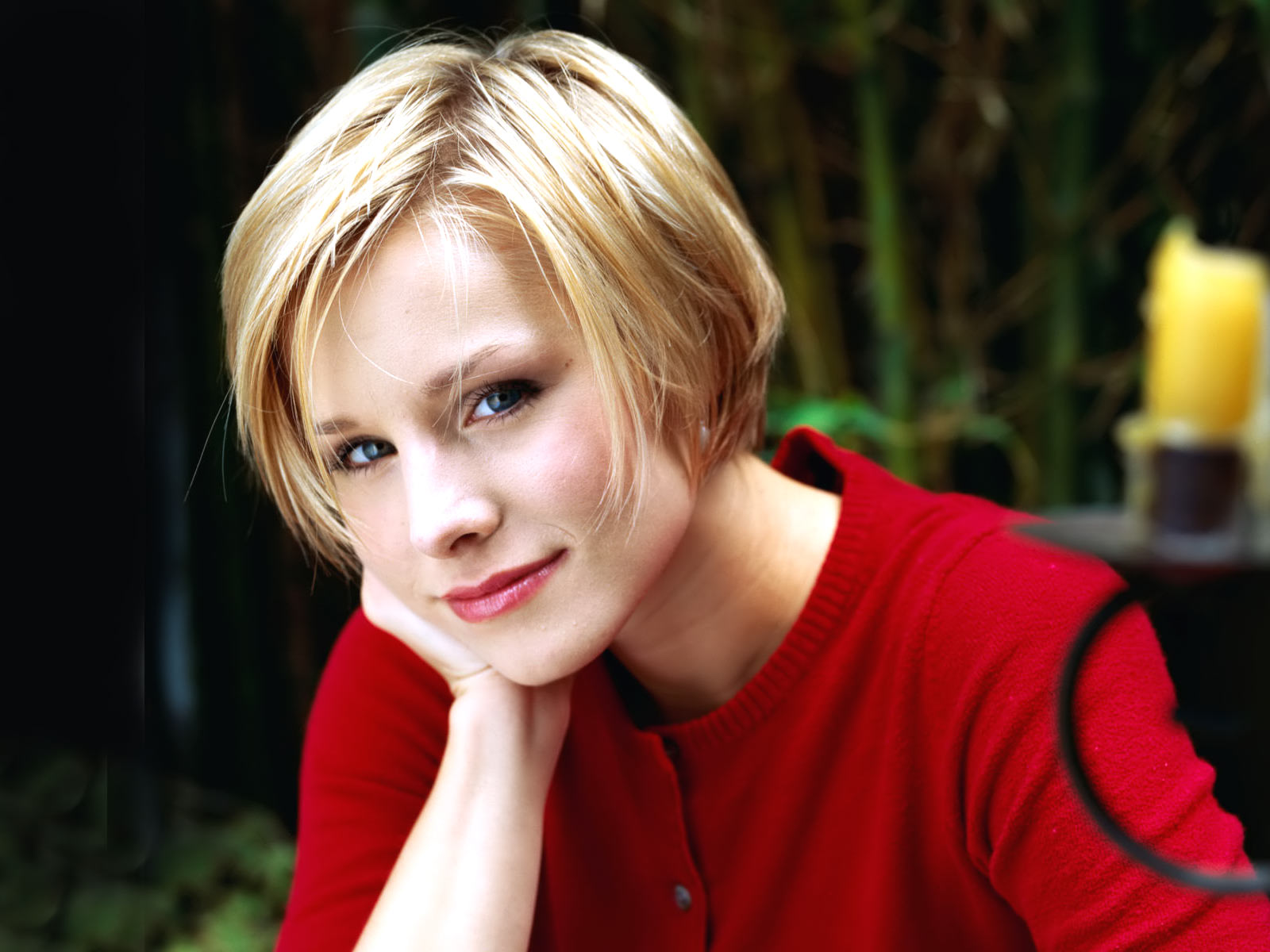 kristen bell wallpaper,hair,face,blond,hairstyle,chin