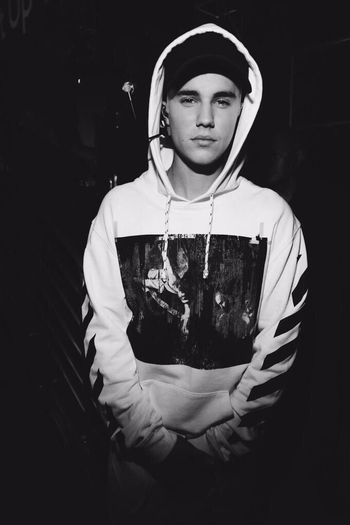 justin bieber phone wallpaper,hoodie,outerwear,hood,cool,black and white