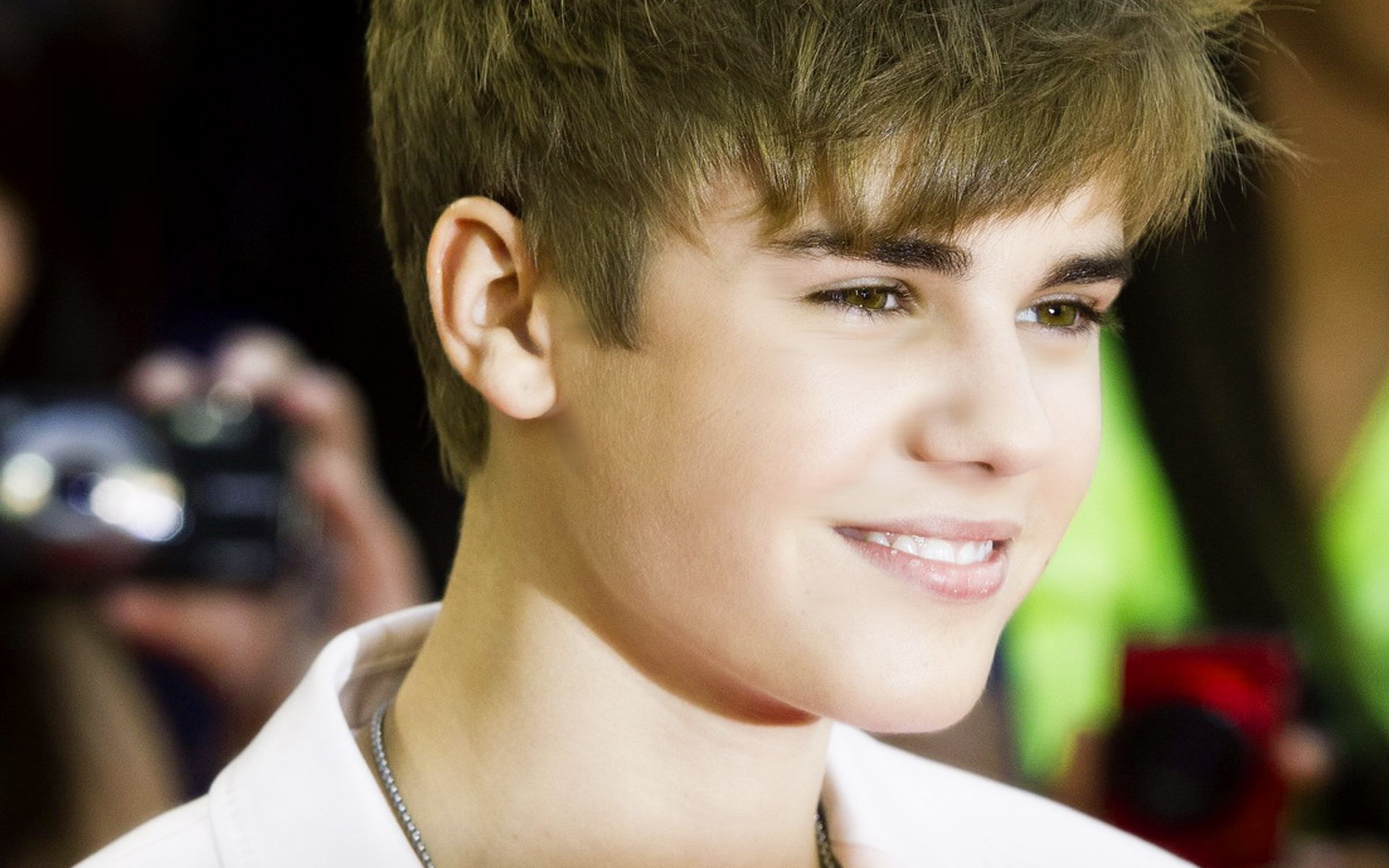 wallpapers justin bieber,hair,face,hairstyle,facial expression,eyebrow