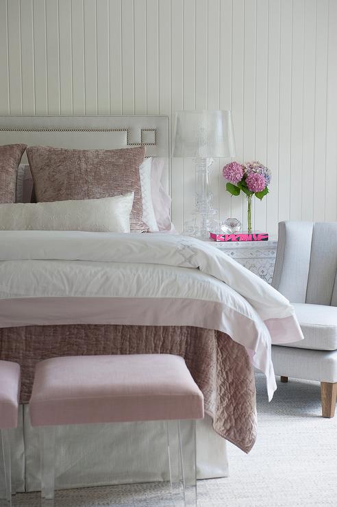 ピンクとグレーの寝室の壁紙,家具,ベッド,寝室,ベッドのフレーム,ルーム