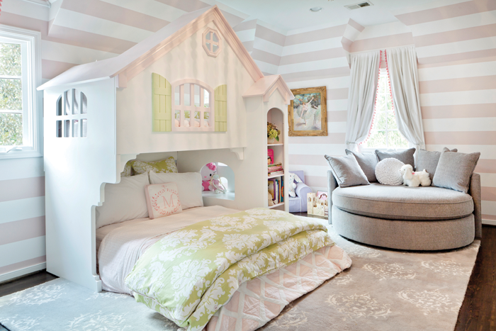 papel pintado rosado y gris del dormitorio,dormitorio,mueble,habitación,cama,diseño de interiores