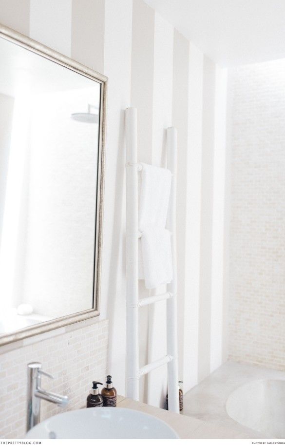 浴室のための縞模様の壁紙,白い,ルーム,財産,インテリア・デザイン,浴室