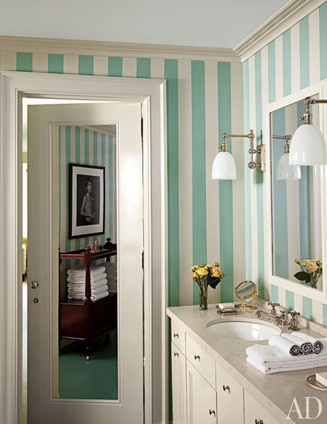 papel pintado a rayas para baños,habitación,baño,mueble de baño,diseño de interiores,propiedad