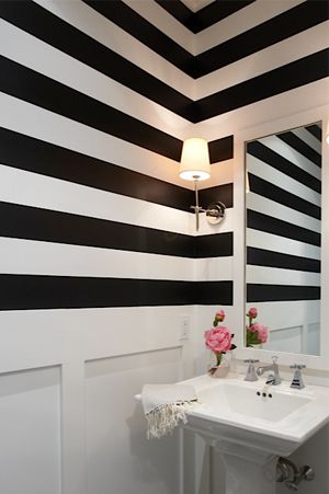 papel pintado a rayas para baños,techo,habitación,diseño de interiores,propiedad,pared