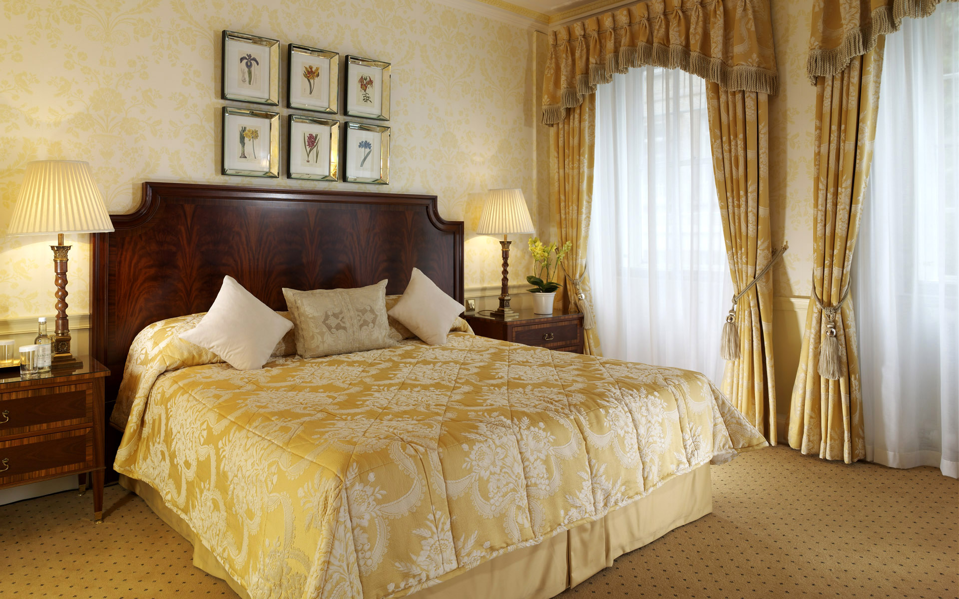 pretty bedroom wallpaper,bedroom,furniture,bed,room,bed sheet