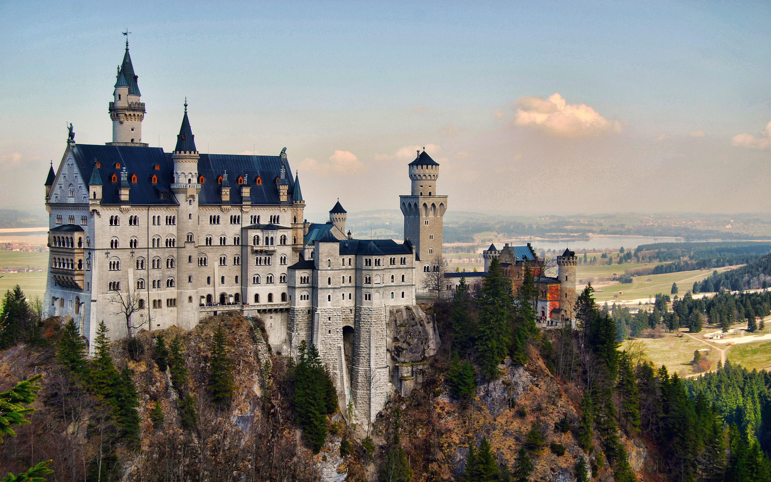 carta da parati del castello di neuschwanstein,castello,costruzione,cittadina,cielo,città