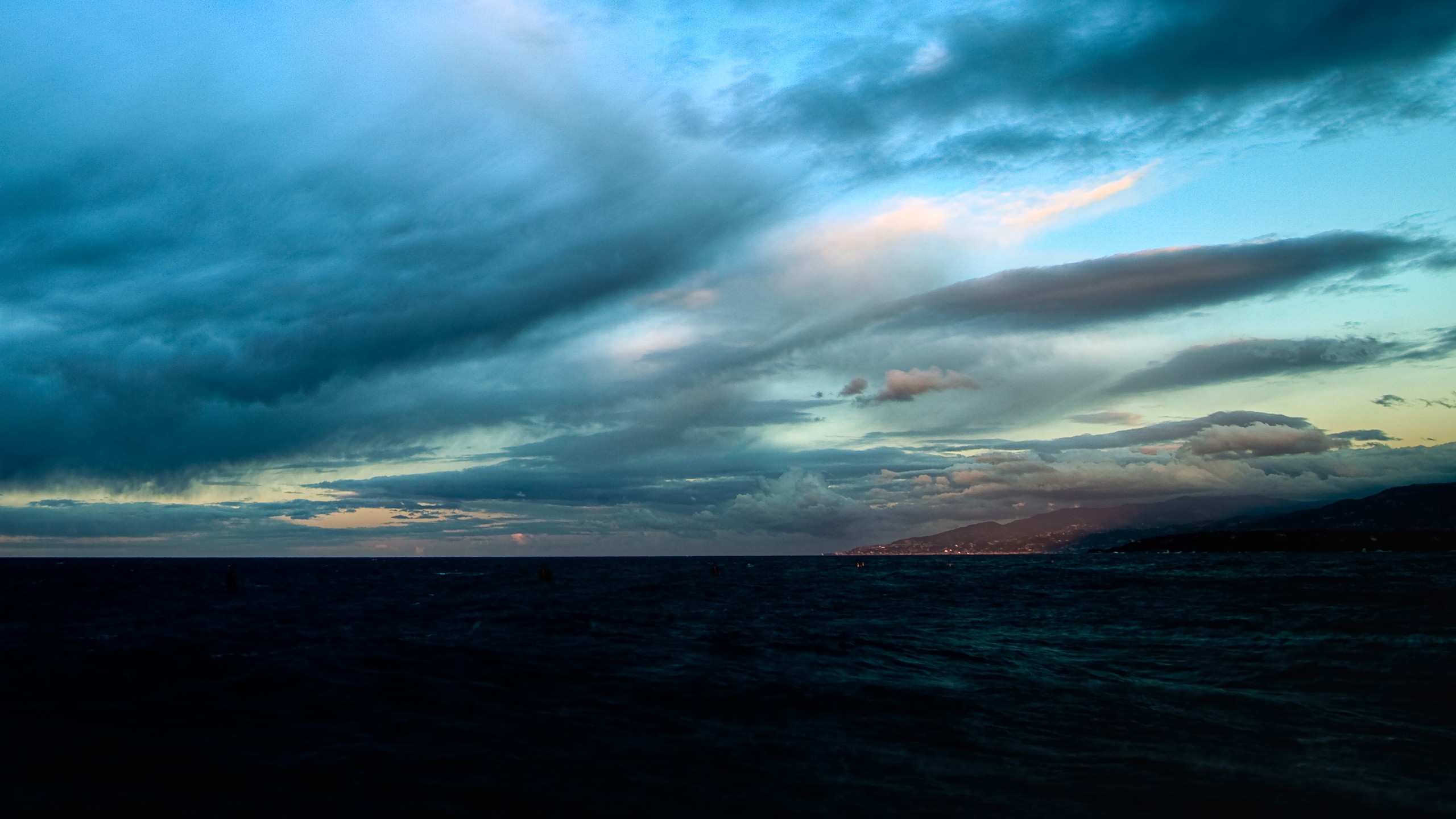 fondo de pantalla de mar oscuro,cielo,nube,horizonte,azul,atmósfera