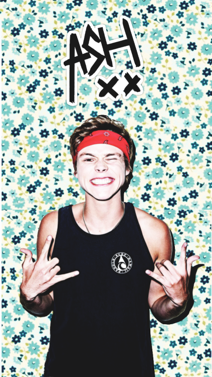 5sos iphone wallpaper,t shirt,cool,illustration,fotografie,lächeln