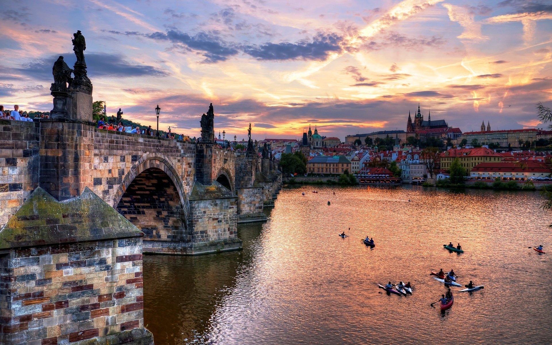 praga fondo de pantalla hd,cielo,puente,río,pueblo,ciudad